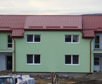 Aktuality / Finalizácia vonkajších prác na novej bytovke - foto