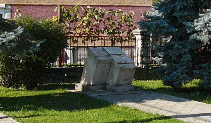 Fotka - Pamätná tabuľa Kalmána Mikszátha